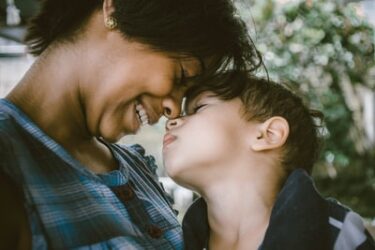親のことは好き？マイナスな親子関係で起こる影響と３つの解消法